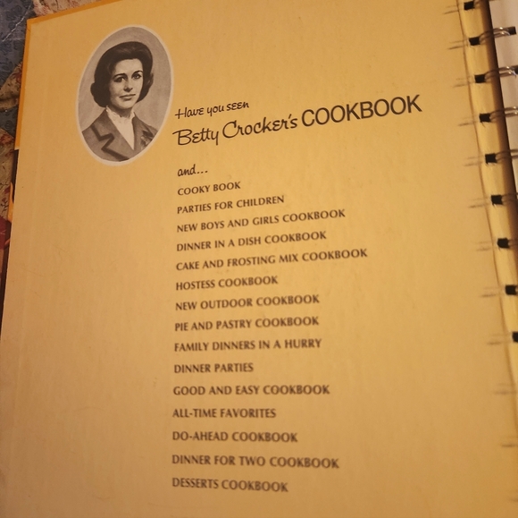 VTG Hard Cover Coil Bound Betty Crocker's Dinner in a Dish CookBook Illustrated - Picture 3 of 7